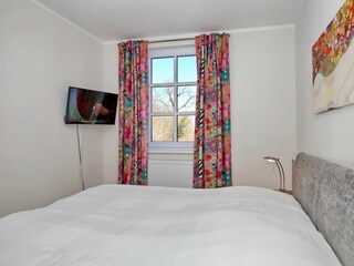 Schlafzimmer mit TV