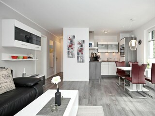 Wohnzimmer mit Blick zur Küche