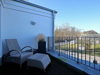 Balkon mit Gartenmöbeln