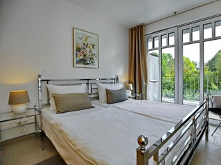 Schlafzimmer mit Doppelbett