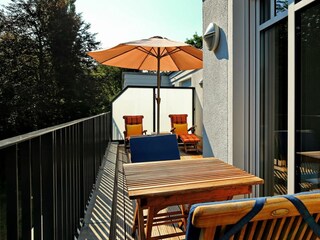 Balkon mit Gartenmöbeln