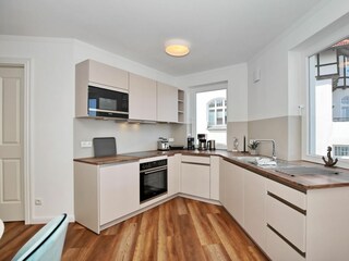 Küche mit Backofen und Herd