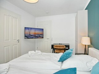 Schlafzimmer mit Schreibtisch