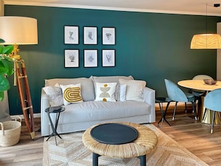 Wohnzimmer mit Sofa