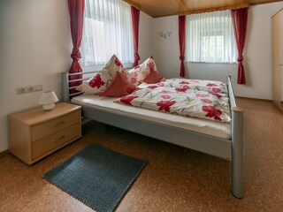 Schlafzimmer mit Doppelbett