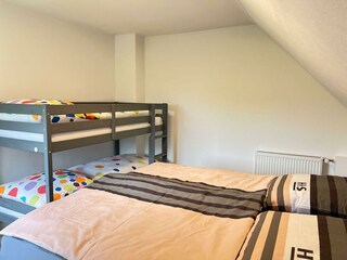 Schlafzimmer 1