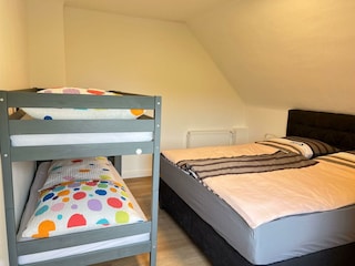 Schlafzimmer 1