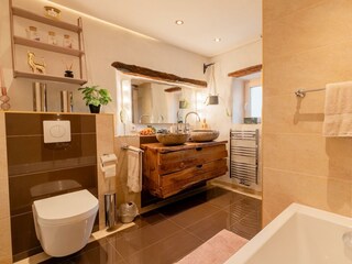 2025_07_16-19_Backhaus_Bad_1