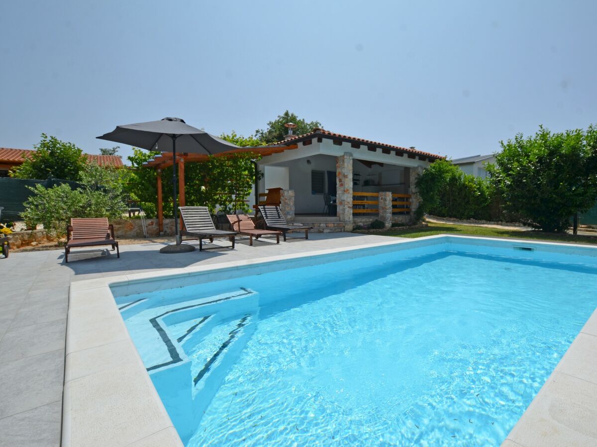 Ferienhaus Eta Mit privatem Pool