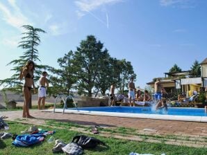 Ferienhaus Geräumiges Landhaus mit Swimmingpool - San Vittore - image1