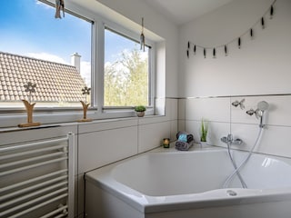 Whirlpoolbadewanne im ersten Obergeschoss