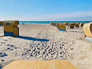 Strandzugang wenige Meter von der Ferienwohnung