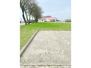 Der eigene Parkplatz der Ferienwohnung