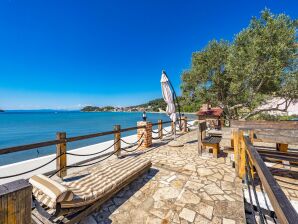 Emily 2 - Appartement avec magnifique vue sur la mer