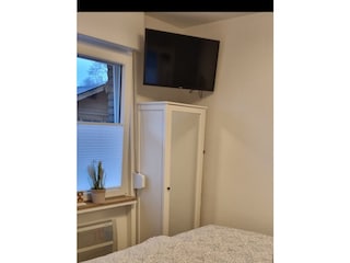 Schlafzimmer mit Flatsceen-TV