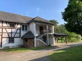 Access and carport to the apartment