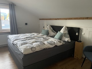 Schlafzimmer 1