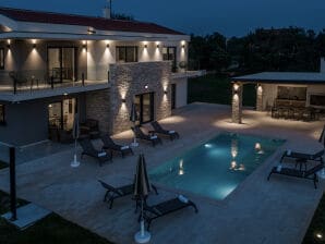 Luxury Villa Serena ''007'' mit heeted pool