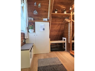 Eingangsbereich mit Garderobe und großem Spiegel