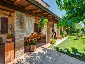 Holiday house Geräumiges Ferienhaus in Castelbelforte mit Pool - Mantua (City) - image1