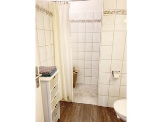 1 Zi App Nr 4,6-8,Neue begehbare Dusche in den Bädern