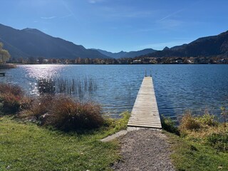 Steg, 100m Luftlinie, mit öffentlicher Liegewiese