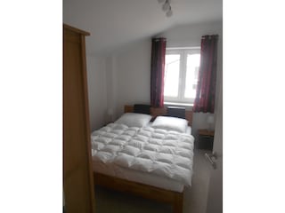 Kleines Schlafzimmer mit Doppelbett 160/200