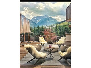 Terasse mit Bergblick