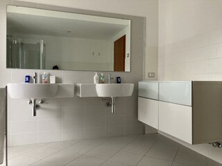 Detailansicht des Badezimmers: Waschbecken
