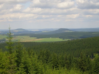 Blick zu Pöhlberg (l) und Bärenstein (r)