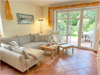gemütliche Couch und schöne Terrasse