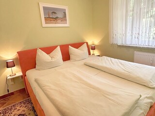 Schlafzimmer mit Doppelbett (Wäsche zubuchbar)