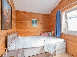 Schlafzimmer 3 mit Einzelbett (120x200)