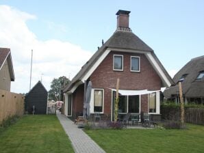 Villa met grote tuin op vakantiepark in Friesland - Idskenhuizen - image1