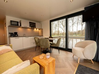 House boat Uitwellingerga Features 14