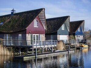 Waterfront villa with sauna on a holiday park - Makkum - image1