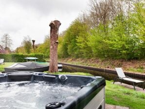 Vakantiehuis Villa aan het water met sauna, buitenspa en sloep - Eernewoude - image1