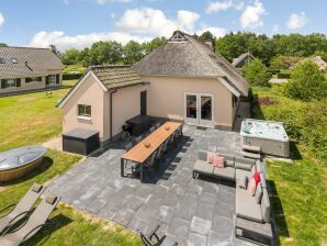 Vakantiehuis Smaakvolle rietgedekte boerderijwoning met welness - Vlagtwedde - image1