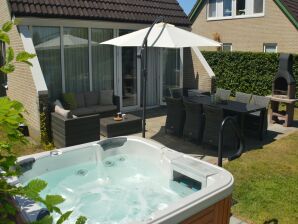 Vakantiehuis Luxe woning met sauna, buitenspa en waterfiets - Vlagtwedde - image1