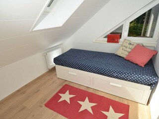 3. Schlafzimmer mit ausziehbaren Einzelbett