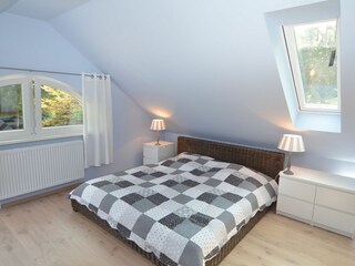 1. Schlafzimmer mit Doppelbett im OG