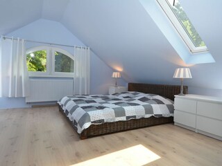 1. Schlafzimmer mit Doppelbett im OG