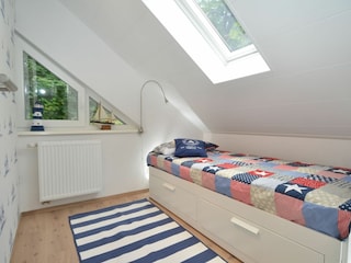 2. Schlafzimmer mit ausziehbaren Einzelbett