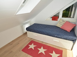 3. Schlafzimmer mit ausziehbaren Einzelbett