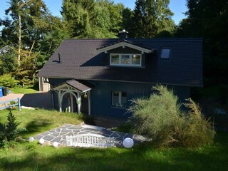 Seitliche Hausansicht