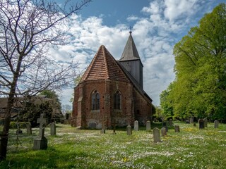Die Dorfkirche in Groß Zicker