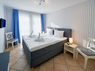 Schlafzimmer 1