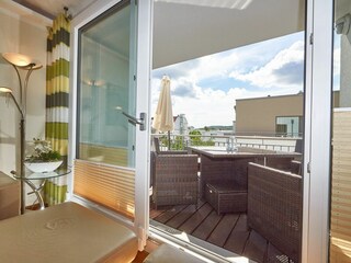 Wohnzimmer und Balkon