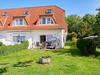 Hausansicht mit Terrasse