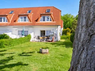 Hausansicht mit Terrasse